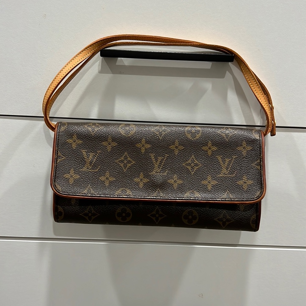 LOUIS VUITTON Monogram Pochette Twin GM